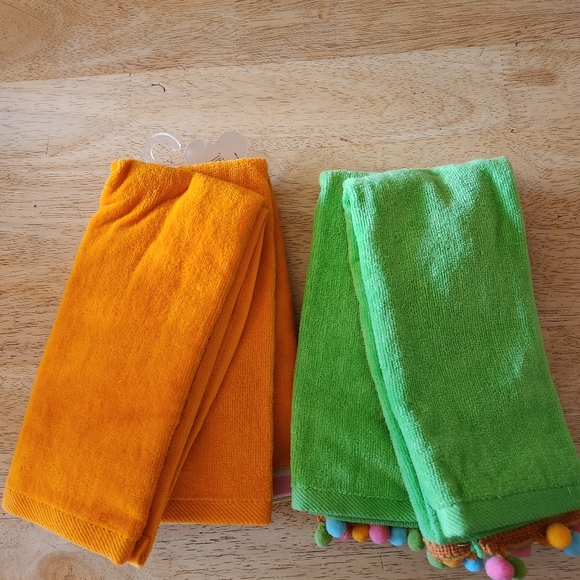 FINGERTIP TOWEL SET (2) - Orange/Pink 🌻2/$20 - Picture 2 of 13